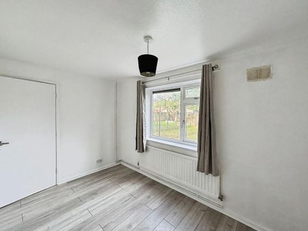 4 bedroom terraced house to rent - Photo 5