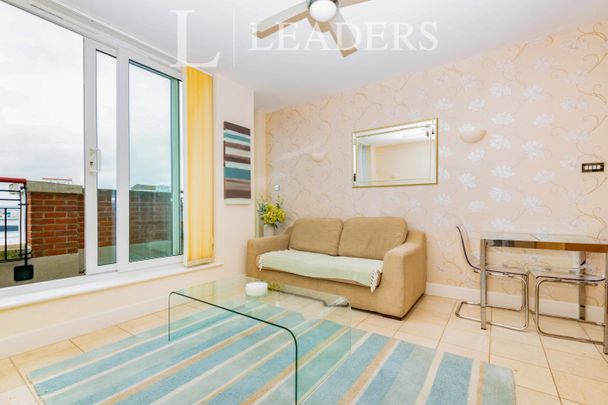 2 bedroom apartment to rent Brecon House, The Canalside, Portsmouth, PO1 - Photo 1