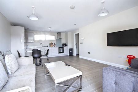 2 Bedroom Flat / Apartment to let - Photo 4