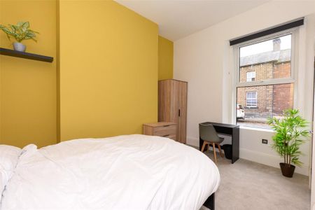 1 bedroom in a house share to rent - Photo 3