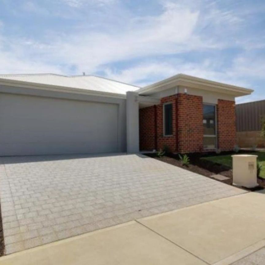SPACIOUS FAMILY HOME - Photo 1