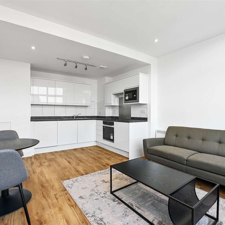 A recently refurbished one bedroom apartment in a convenient City location - Photo 1