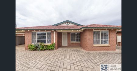 Spacious Villa in Amazing Location - Photo 5