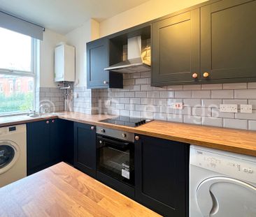 6 Bedroom Mid Terraced House for rent in Royal Park Grove - Photo 2
