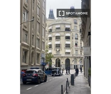 2 room luxury Flat for rent in Madrid, Spain - Photo 4