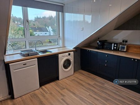 4 bedroom flat to rent - Photo 2