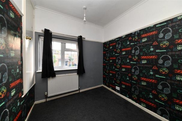3 bedroom end of terrace house to rent - Photo 1