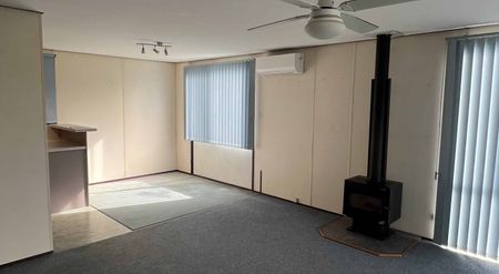 Cosy Family Home - Photo 3