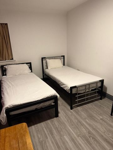 Room in a Shared House, Tanner Street, IG11 - Photo 3
