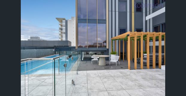 luxury city living at it's best, with access to common area gym, pool and rooftop sky lounge - Photo 1