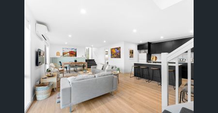 Modern & Spacious - Fully Furnished - Photo 3