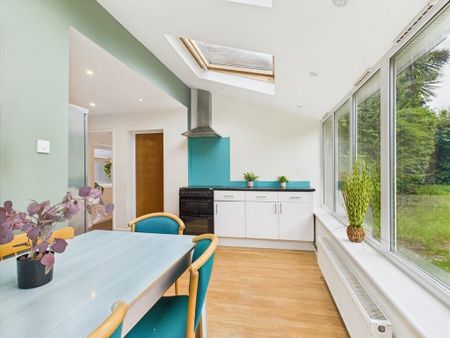 6 bedroom detached house to rent - Photo 5