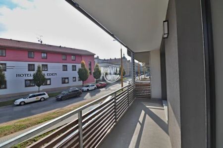 Nabízíme pronájem zánovního zděného bytu 2+kk s balkónem a parkovacím stáním u centra Jihlavy - Fotografie 5