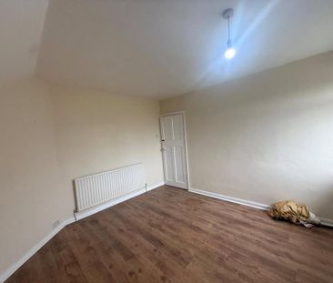 4 bedroom semi-detached house to rent - Photo 5