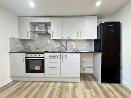 Studio to rent - Photo 3