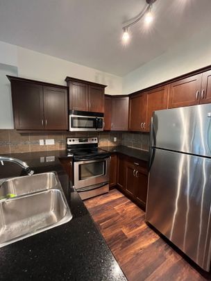 1 Bed +Den, 1 Bath – Aria - Photo 1
