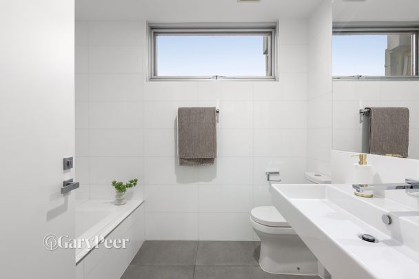 201 / 677 Glen Huntly Rd, Caulfield - Photo 1