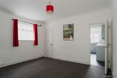 3 bedroom property to rent in Epsom - Photo 4