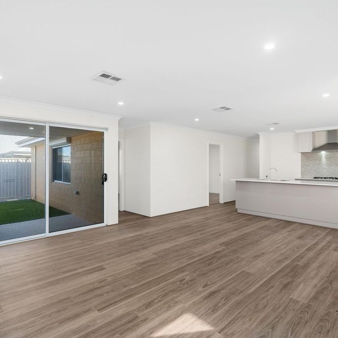 Solar Panels & Roller Shutters! - Photo 1