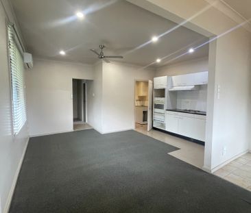 LARGE 2 BED UNIT - Great Location in Waratah - Photo 4