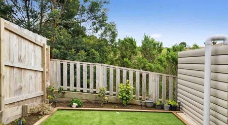 Townhouse Backing Reserve - Available Now! - Photo 3