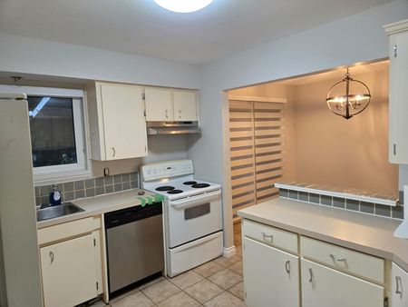 A Charming Home located in a Quiet Neighborhood with a Spacious Backyard - Photo 4