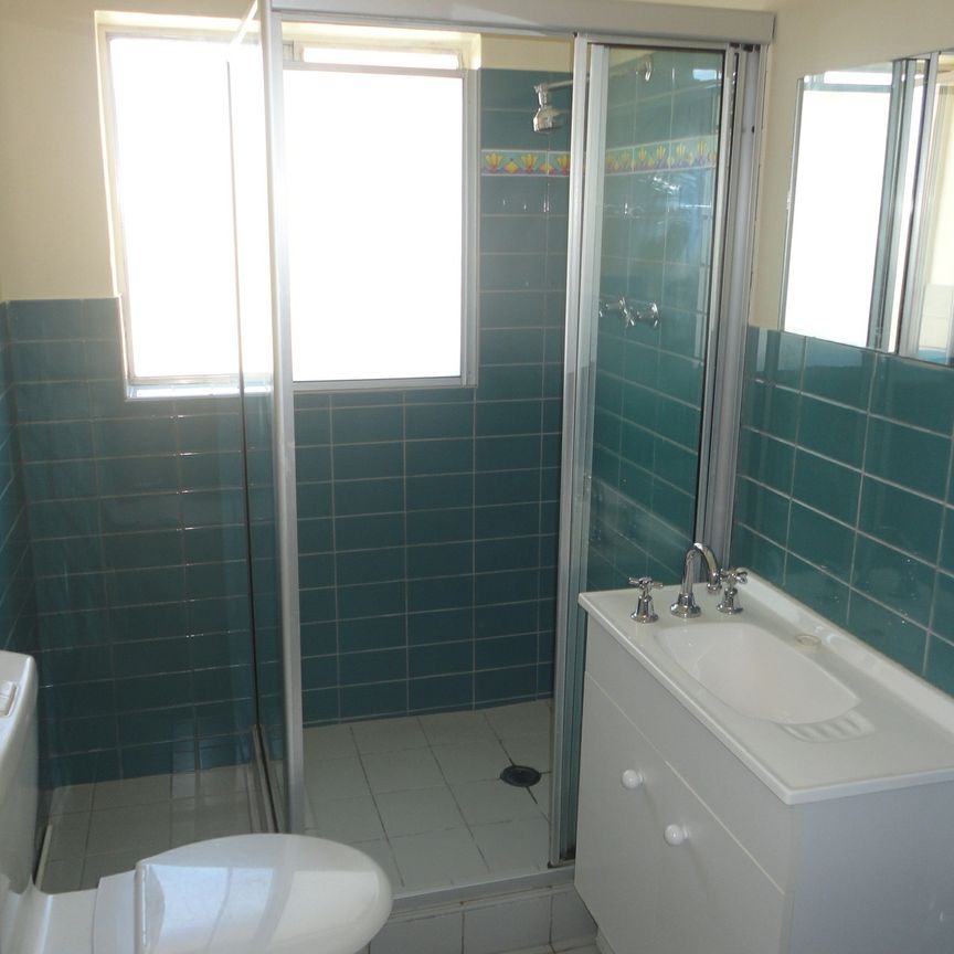 Neat Two Bedroom Top Floor Unit - Photo 1