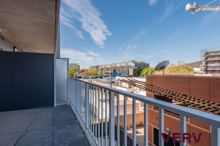 DESIGNER APARTMENT IN THE HEART OF BRADDON - Photo 3