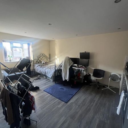 Studio to rent - Photo 3