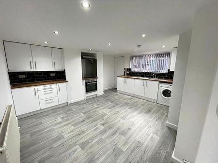 2 Bed Terraced House, Arthington View, LS10 - Photo 5