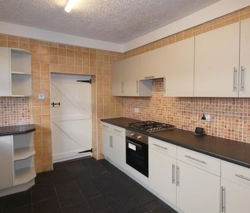 3 bedroom terraced house to rent - Photo 5