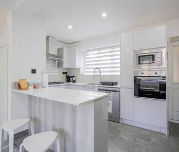 3 bedroom terraced house to rent - Photo 4