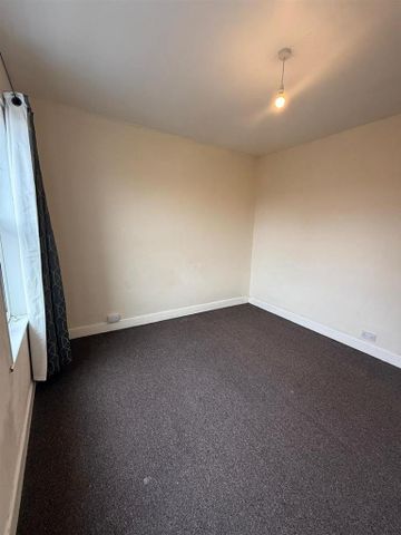 2 bedroom end of terrace house to rent - Photo 3