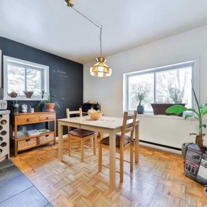 Appartement à louer très grand 4 1/2 Saint-Sauveur - Photo 1