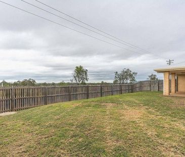 Comfortable Family Living in Peaceful Gracemere Location - Photo 6