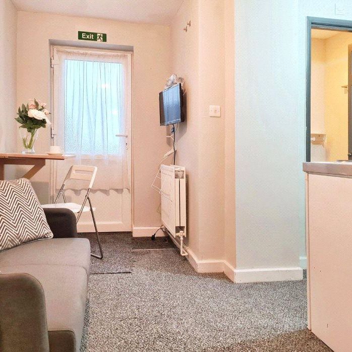 1 bedroom property to rent - Photo 1