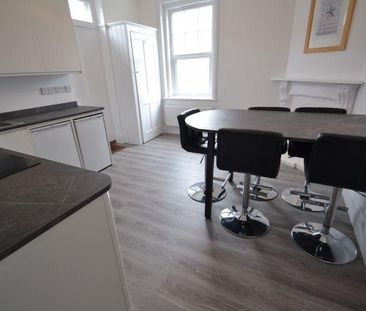 3 bedroom flat to rent - Photo 6