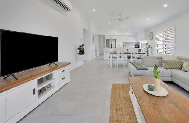 MODERN 4 BEDROOM HOME IN HARRIS CROSSING! - Photo 1