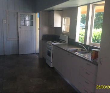 “3 BEDROOM HOUSE IN A QUIET STREET” - Photo 3