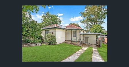 Beautiful House + Retreat in a convenient location! - Photo 5