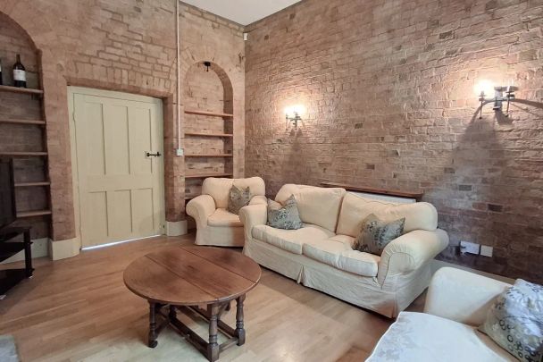 Haverholme Park, Sleaford - Photo 1