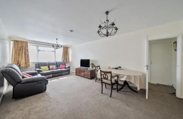 1 bedroom in a flat share to rent - Photo 1