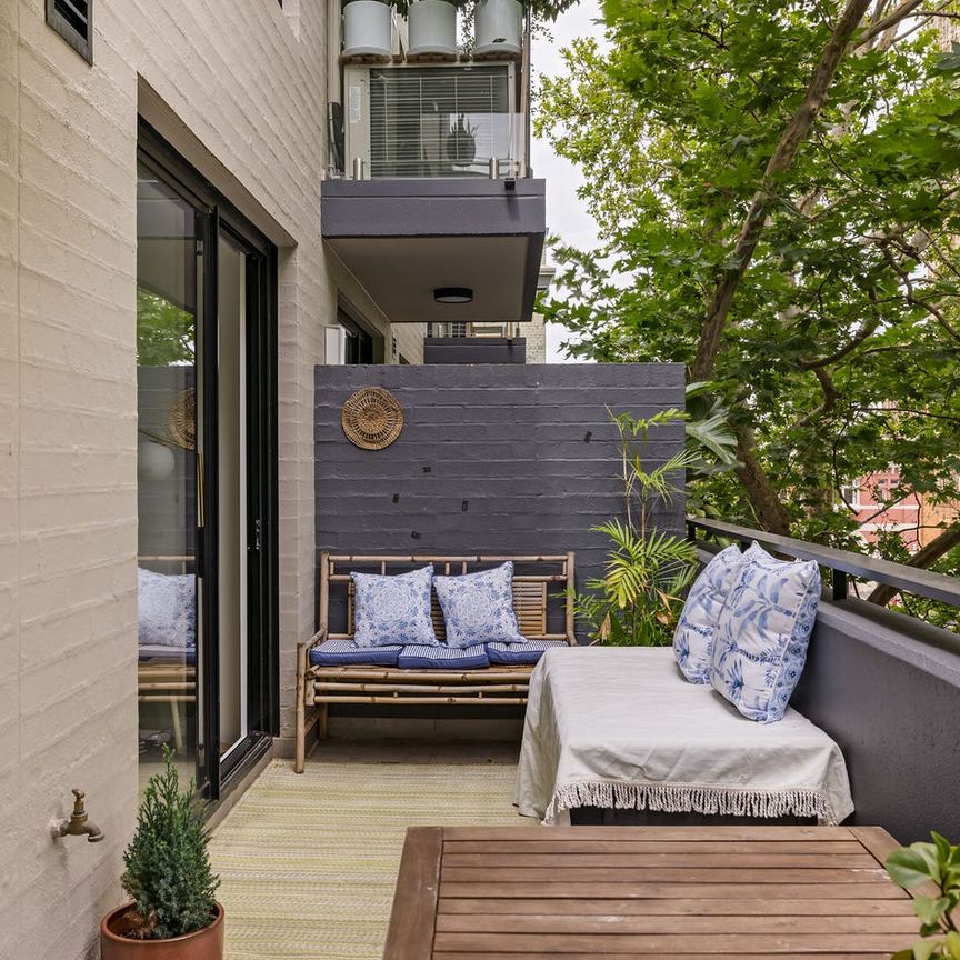 Modern inner-city living moments from Taylor Square - Photo 1