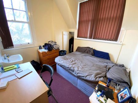 4 bedroom flat to rent - Photo 2