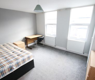 6 Bed Terraced House, Grange Avenue, RG6 - Photo 3