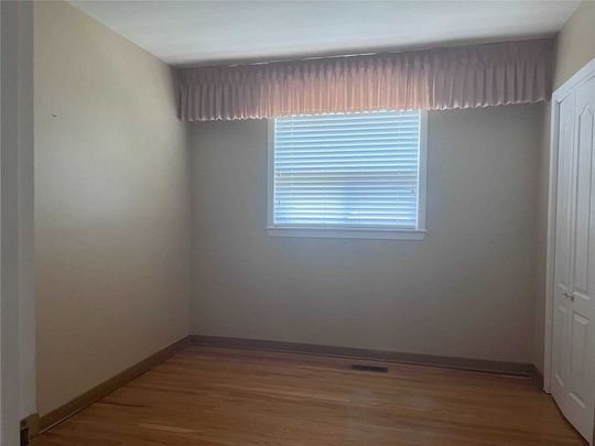 For Lease - 10 Laskay Cres Upstair N/A, Toronto, Ontario - Photo 1