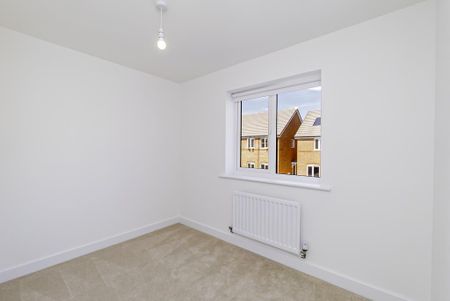 4 bedroom semi-detached house to rent - Photo 2