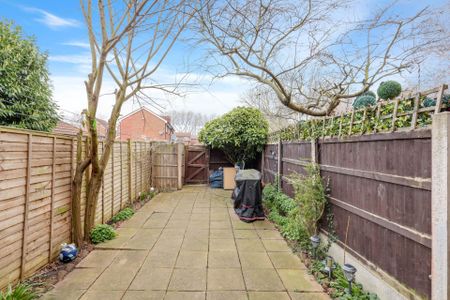 Kirkham Road, London - Photo 2