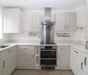 2 bedroom semi-detached house to rent - Photo 4