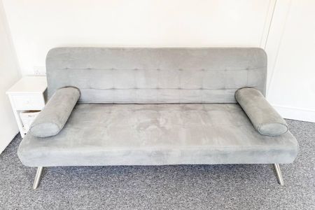 2 Bed Semi-Detached House, Bristol Road, LU3 - Photo 2